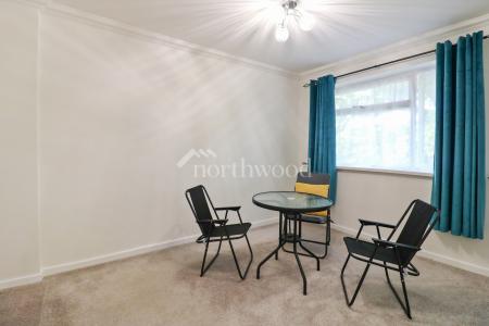 3 bedroom Terraced House to let in Cheviot Way, Ashford, TN24