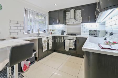 3 bedroom Terraced House to let in Cheviot Way, Ashford, TN24