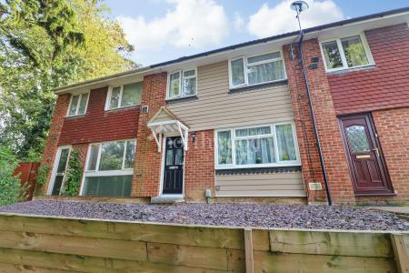 3 bedroom Terraced House to let in Cheviot Way, Ashford, TN24