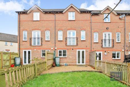 3 bedroom Town house to let in Greyhound Chase, Singleton, Ashford, TN23
