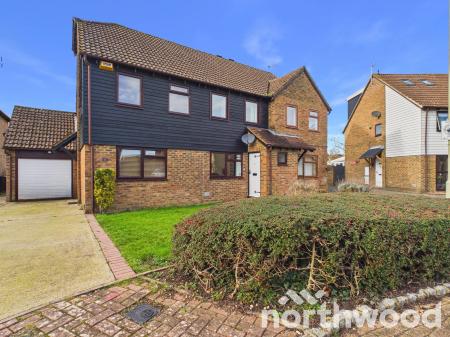 2 bedroom Terraced House for sale in Old Orchard, Ashford, Ashford, TN23