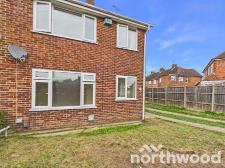 3 bedroom Semi-detached house to let in Cade Road, Ashford, Ashford, TN23