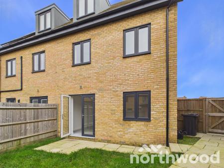 4 bedroom Semi-detached house to let in Heritage Road, Ashford, Ashford, TN25