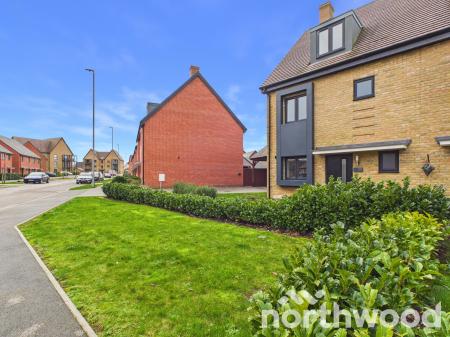 4 bedroom Semi-detached house to let in Heritage Road, Ashford, Ashford, TN25