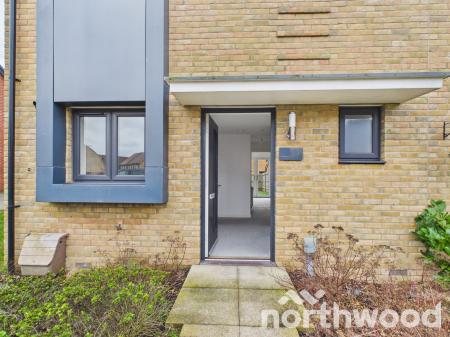 4 bedroom Semi-detached house to let in Heritage Road, Ashford, Ashford, TN25