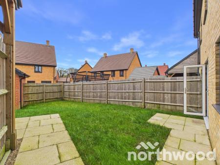 4 bedroom Semi-detached house to let in Heritage Road, Ashford, Ashford, TN25