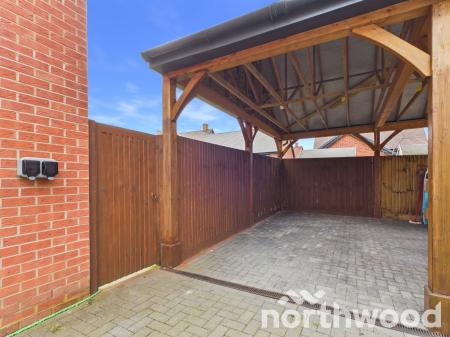 4 bedroom Semi-detached house to let in Heritage Road, Ashford, Ashford, TN25