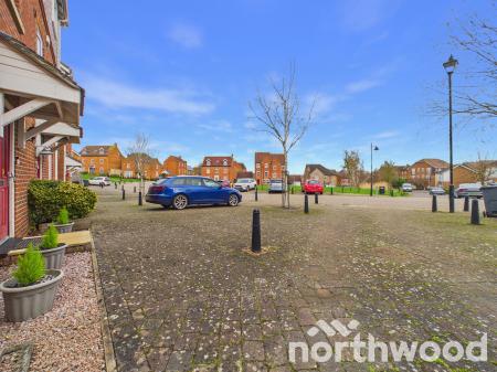 4 bedroom Town house for sale in Imperial Way, Singleton, Ashford, TN23