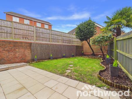 4 bedroom Town house for sale in Imperial Way, Singleton, Ashford, TN23