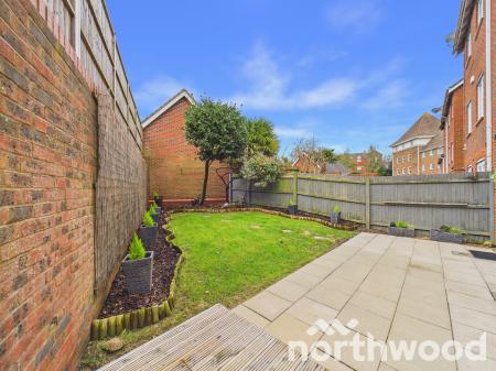 4 bedroom Town house for sale in Imperial Way, Singleton, Ashford, TN23