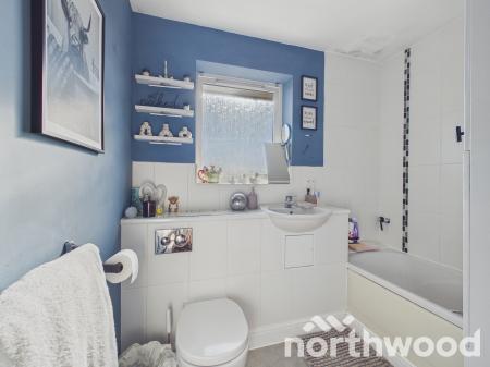 2 bedroom Flat for sale in Billington Grove, South Willesborough, Ashford, TN24