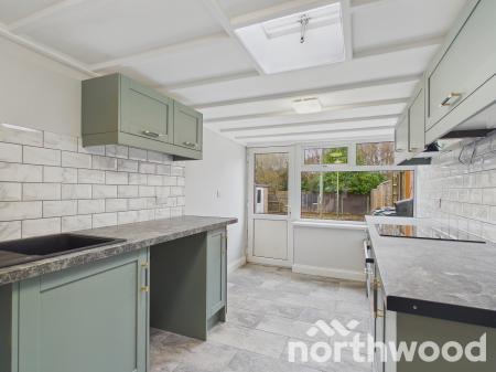 2 bedroom Bungalow for sale in Bybrook Road, Kennington, Ashford, TN24