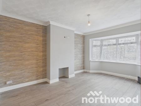 2 bedroom Bungalow for sale in Bybrook Road, Kennington, Ashford, TN24