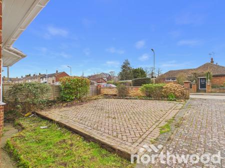 2 bedroom Bungalow for sale in Bybrook Road, Kennington, Ashford, TN24