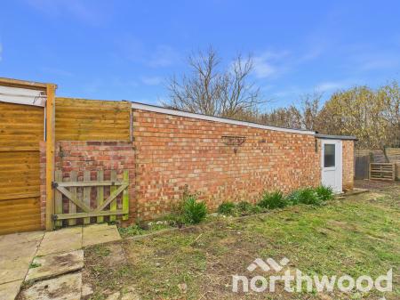 2 bedroom Bungalow for sale in Bybrook Road, Kennington, Ashford, TN24