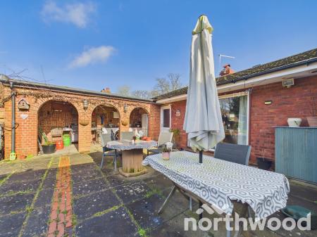 2 bedroom Bungalow for sale in Hornash Lane, Shadoxhurst, TN26