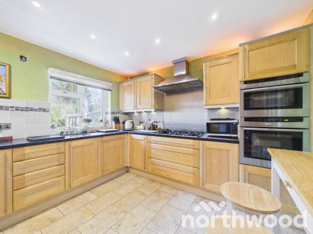 2 bedroom Bungalow for sale in Hornash Lane, Shadoxhurst, TN26