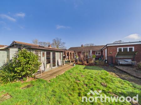 2 bedroom Bungalow for sale in Hornash Lane, Shadoxhurst, TN26