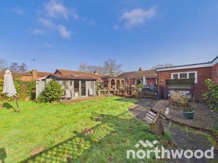 2 bedroom Bungalow for sale in Hornash Lane, Shadoxhurst, TN26