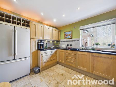 2 bedroom Bungalow for sale in Hornash Lane, Shadoxhurst, TN26