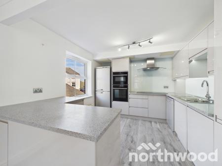 2 bedroom Flat for sale in Hurst Road, Kennington, Ashford, TN24