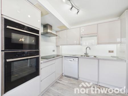 2 bedroom Flat for sale in Hurst Road, Kennington, Ashford, TN24