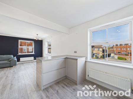 2 bedroom Flat for sale in Hurst Road, Kennington, Ashford, TN24