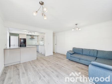 2 bedroom Flat for sale in Hurst Road, Kennington, Ashford, TN24