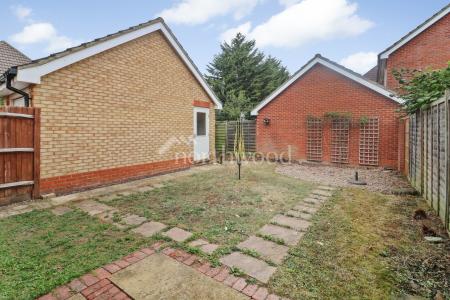 4 bedroom Semi-detached house to let in Bishopswood, Park Farm, Ashford, TN23
