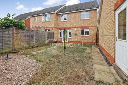 4 bedroom Semi-detached house to let in Bishopswood, Park Farm, Ashford, TN23