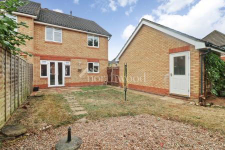 4 bedroom Semi-detached house to let in Bishopswood, Park Farm, Ashford, TN23