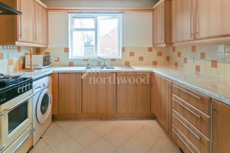 4 bedroom Semi-detached house to let in Bishopswood, Park Farm, Ashford, TN23