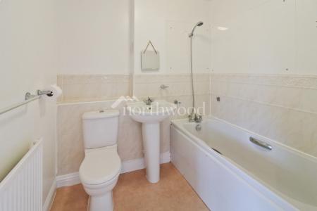 4 bedroom Semi-detached house to let in Bishopswood, Park Farm, Ashford, TN23