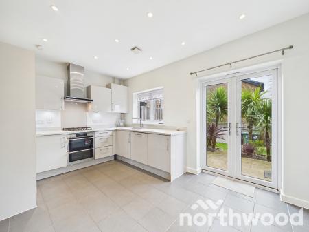 4 bedroom Town house for sale in Pavilion View, Ashford, Ashford, TN23