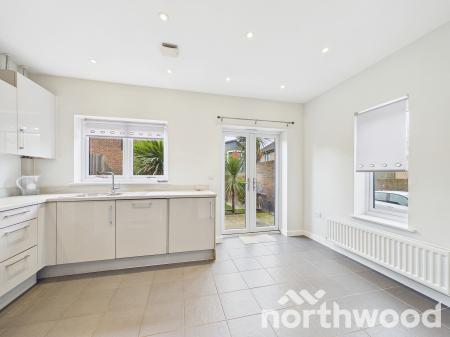 4 bedroom Town house for sale in Pavilion View, Ashford, Ashford, TN23