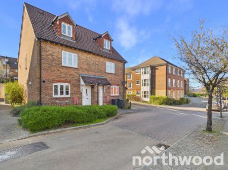 3 bedroom Semi-detached house to let in Running Foxes Lane, Singleton, Ashford, TN23