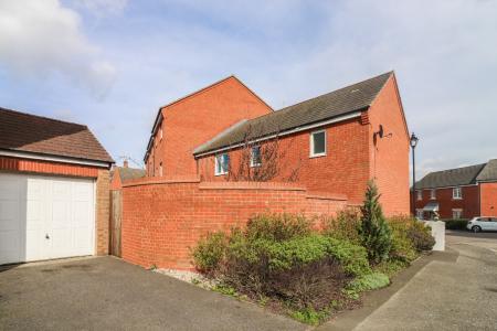 3 bedroom Terraced House for sale in Tunbridge Way, Ashford, TN23