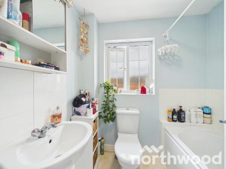 3 bedroom Terraced House for sale in Tunbridge Way, Ashford, TN23