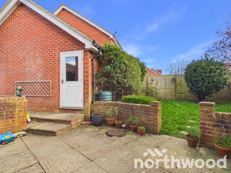 3 bedroom Semi-detached house to let in Bishopswood, Ashford, Ashford, TN23
