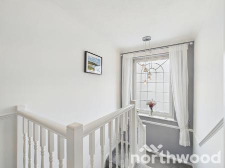 4 bedroom Detached house for sale in Viburnum Close, Ashford, Ashford, TN23