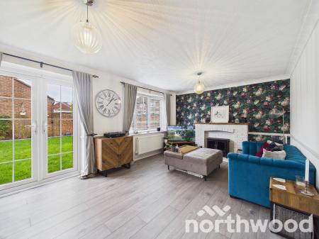 4 bedroom Detached house for sale in Viburnum Close, Ashford, Ashford, TN23