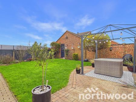 4 bedroom Detached house for sale in Viburnum Close, Ashford, Ashford, TN23