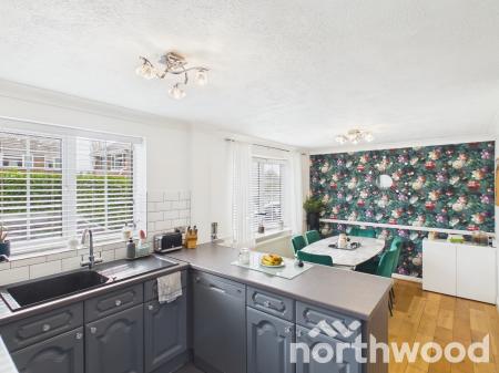 4 bedroom Detached house for sale in Viburnum Close, Ashford, Ashford, TN23