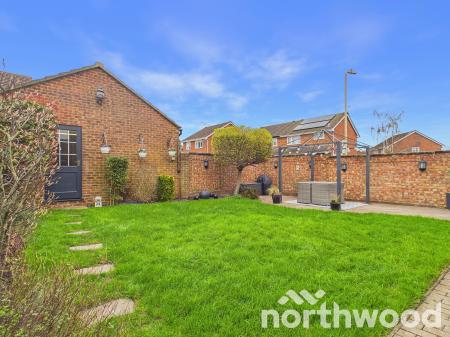 4 bedroom Detached house for sale in Viburnum Close, Ashford, Ashford, TN23