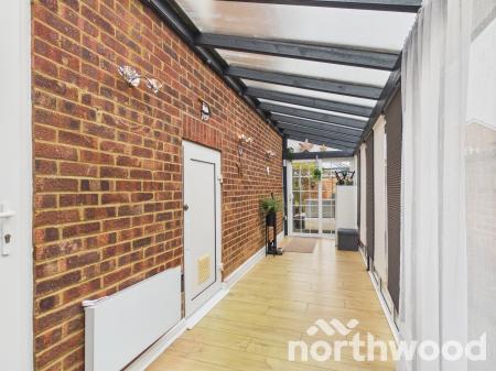 4 bedroom Detached house for sale in Viburnum Close, Ashford, Ashford, TN23