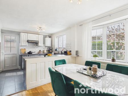 4 bedroom Detached house for sale in Viburnum Close, Godinton Park, Ashford, TN23