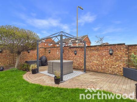 4 bedroom Detached house for sale in Viburnum Close, Ashford, Ashford, TN23