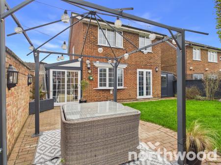 4 bedroom Detached house for sale in Viburnum Close, Ashford, Ashford, TN23