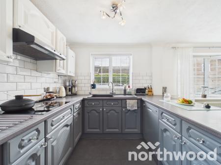 4 bedroom Detached house for sale in Viburnum Close, Ashford, Ashford, TN23