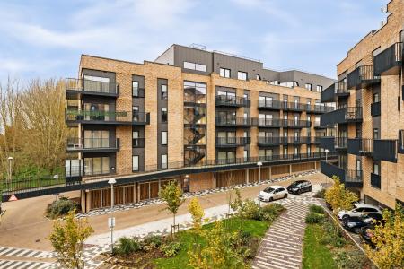 2 bedroom Flat to let in Cantia Place, Ashford, TN23